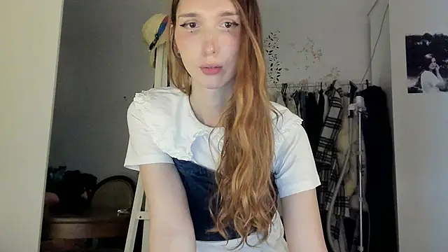 LisaIcon online show from June 15, 2026, 8:41 pm