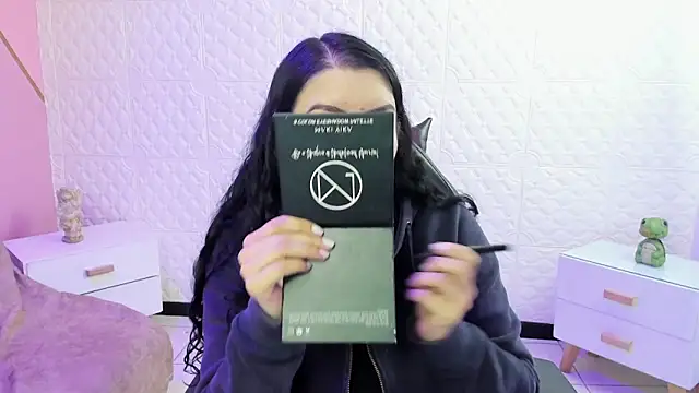 Violetaa diazz online show from November 7, 2025, 9:19 pm