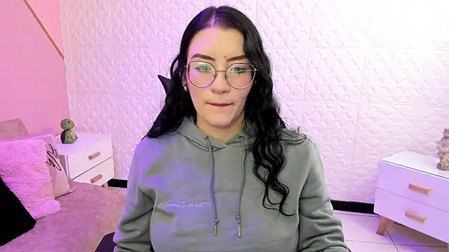 Violetaa diazz online show from November 18, 2025, 9:18 pm