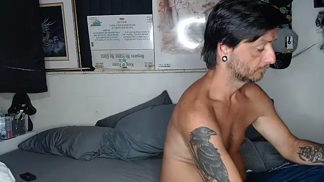 Snapshot of titclitcmndr chatting on February 12, 2025, 12:05 am titclitcmndr online show from February 12, 2025, 12:05 am