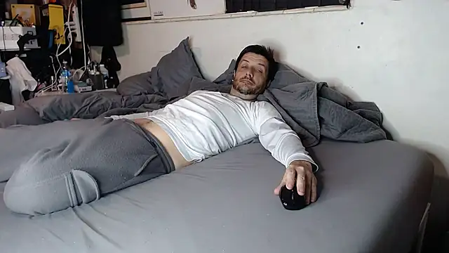 Snapshot of titclitcmndr chatting on January 23, 2025, 3:43 pm titclitcmndr online show from January 23, 2025, 3:43 pm