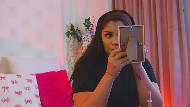 Amberseyes online show from March 26, 2026, 9:40 am