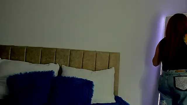 Snapshot of cristalwalker__ chatting on October 27, 2025, 12:28 pm cristalwalker online show from October 27, 2025, 12:28 pm