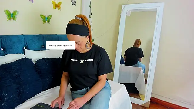 Snapshot of cristalwalker__ chatting on October 17, 2025, 11:45 am cristalwalker online show from October 17, 2025, 11:45 am