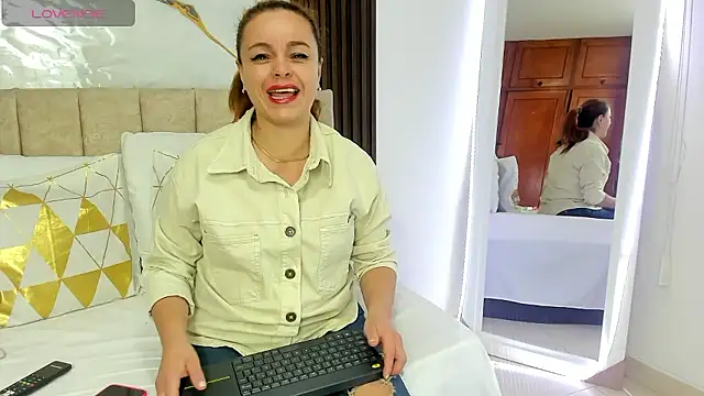 cristalwalker   online show from January 15, 2026, 10:40 am