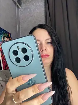 Lola Hale online show from May 19, 2026, 6:15 pm