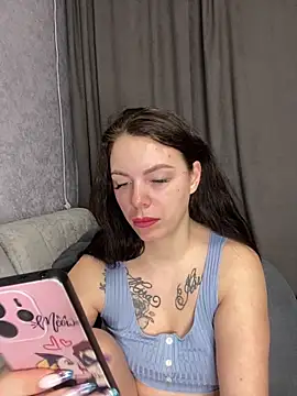 Lola Hale online show from February 7, 2026, 7:00 pm