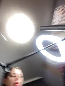 Lola Hale online show from February 18, 2026, 6:15 pm