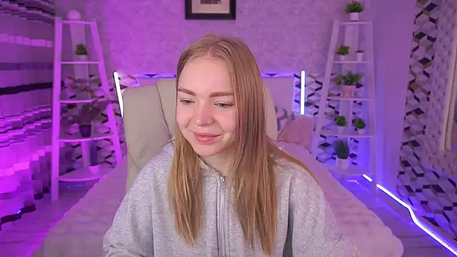 EmilySunshineS online show from April 18, 2026, 5:43 am