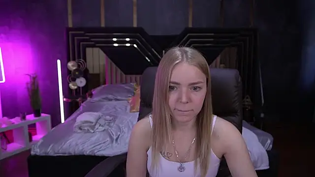 EmilySunshineS online show from October 13, 2025, 1:45 pm