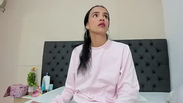  candy jade  online show from April 17, 2026, 12:41 pm