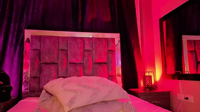 Mia Oxford online show from October 15, 2025, 12:24 pm