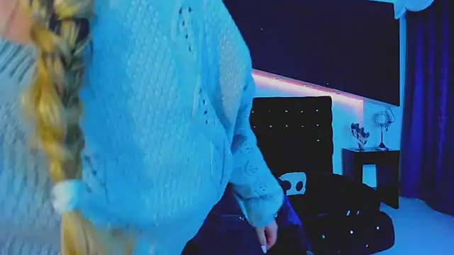 Coral Gibson online show from March 19, 2025, 9:38 am