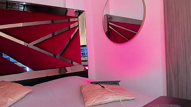 GiaFu online show from December 2, 2025, 5:14 pm