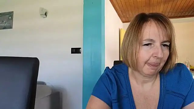 Snapshot of Sandcoq chatting on June 11, 2026, 10:45 am Sandcoq online show from June 11, 2026, 10:45 am
