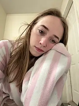 Maxinebabyyy online show from March 3, 2025, 1:23 pm