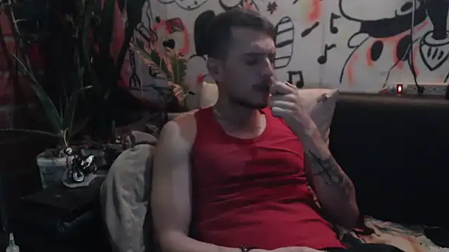 roystonee01 online show from April 14, 2026, 1:54 am