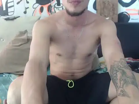 roystonee01 online show from October 25, 2025, 5:13 pm