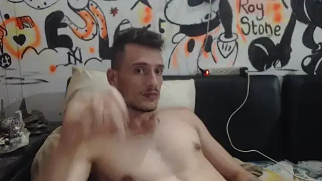 Snapshot of roystonee01 chatting on March 3, 2026, 2:40 am roystonee01 online show from March 3, 2026, 2:40 am