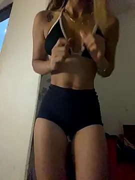 Carolinen online show from October 7, 2025, 10:44 pm