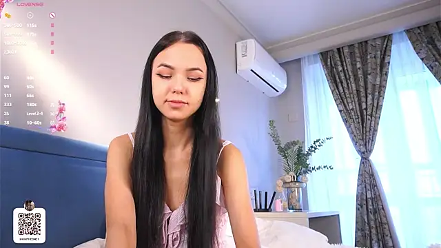 SynneFrary online show from October 14, 2025, 6:03 am