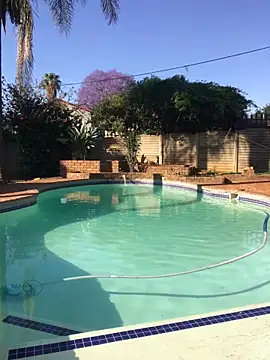 Pearl 00 online show from October 25, 2025, 2:17 pm