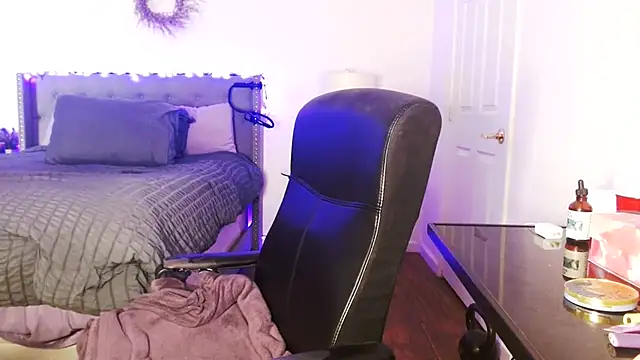 AlyssiaAmoreXO online show from April 7, 2026, 1:35 pm