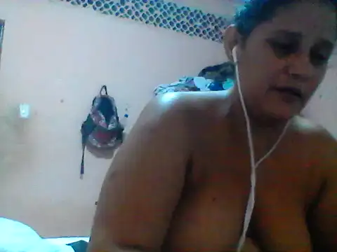 Snapshot of carolina_goez chatting on February 22, 2025, 11:03 pm carolina goez online show from February 22, 2025, 11:03 pm