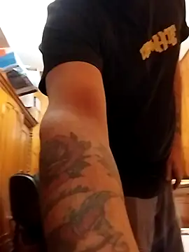 Snapshot of Dikkiduohottt chatting on November 17, 2025, 9:30 pm Dikkiduohottt online show from November 17, 2025, 9:30 pm