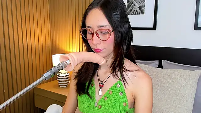 doll bella  online show from March 11, 2026, 7:52 pm