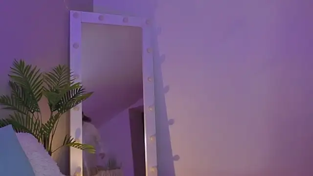 Snapshot of L1ittle_kitty_ chatting on March 4, 2026, 6:32 am L1ittle kitty online show from March 4, 2026, 6:32 am