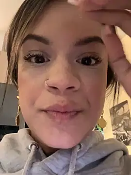 Alisha-Bond online show from February 7, 2025, 11:03 pm