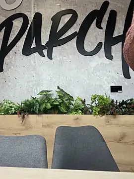 Alisha-Bond online show from December 5, 2025, 9:34 pm