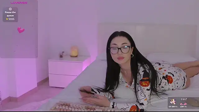 Snapshot of AllisonSky chatting on October 10, 2025, 11:22 am AllisonSky online show from October 10, 2025, 11:22 am