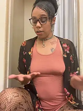 Snapshot of Princess_Desirae chatting on May 16, 2026, 8:02 am Princess Desirae online show from May 16, 2026, 8:02 am