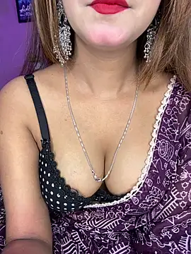 Diamond queeen online show from March 16, 2026, 2:53 pm