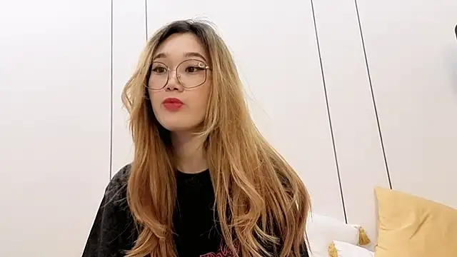 Snapshot of Jennatyan chatting on February 5, 2026, 7:37 am Jennatyan online show from February 5, 2026, 7:37 am