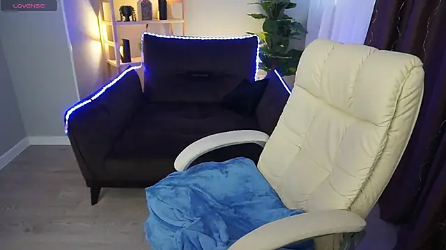 ElysLunar online show from January 8, 2025, 10:15 am