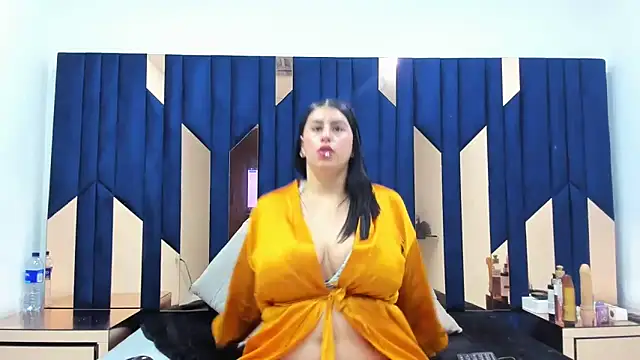 Criistaal  online show from February 16, 2025, 8:32 am