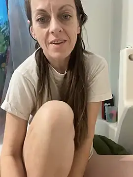 Snapshot of DavinaRay chatting on February 18, 2025, 9:20 pm DavinaRay online show from February 18, 2025, 9:20 pm