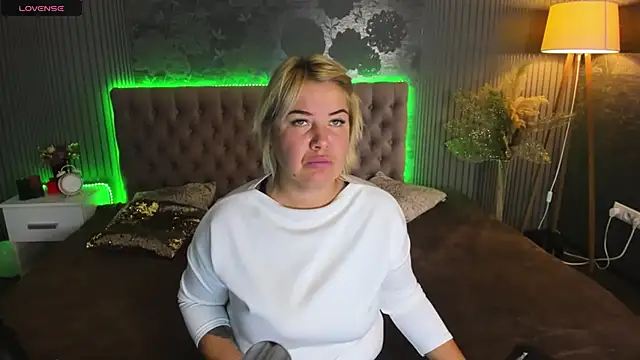 CurlyDreams online show from October 11, 2025, 5:19 am