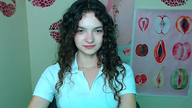 Snapshot of _SusieSu_ chatting on November 7, 2025, 8:57 pm SusieSu online show from November 7, 2025, 8:57 pm