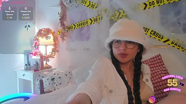 Eva depp online show from October 28, 2025, 4:35 am