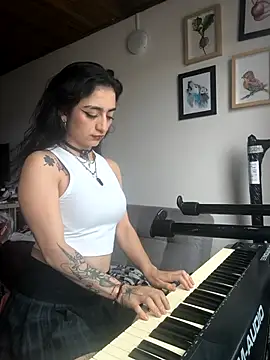 Lila Desiree online show from November 23, 2025, 4:28 pm