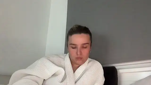 maisiesmithx online show from April 23, 2026, 8:10 pm