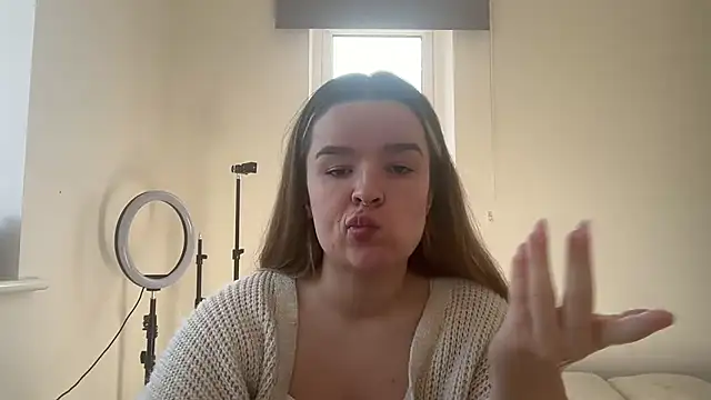 maisiesmithx online show from March 18, 2026, 12:30 pm