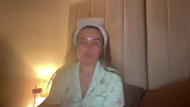 maisiesmithx online show from August 5, 2026, 10:37 pm