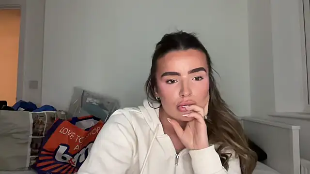 maisiesmithx online show from April 11, 2026, 8:45 pm