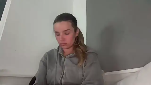 maisiesmithx online show from April 22, 2026, 8:37 pm