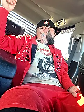 Snapshot of Beardedtattood chatting on October 9, 2025, 1:11 pm Beardedtattood online show from October 9, 2025, 1:11 pm